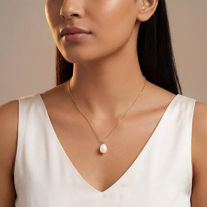 Golden Zooey Pearl Necklace