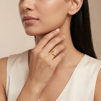 Golden Classy Swirl Ring (Size 12)