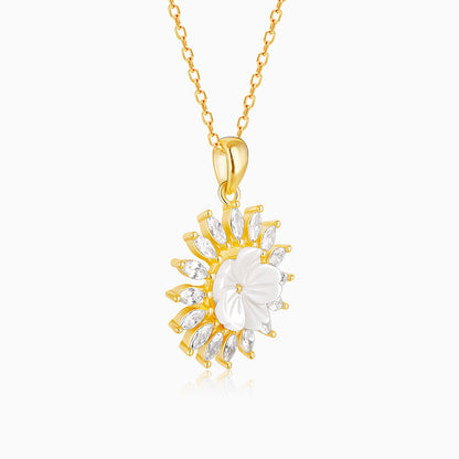 Golden Daisy Affair Pendant with Link Chain