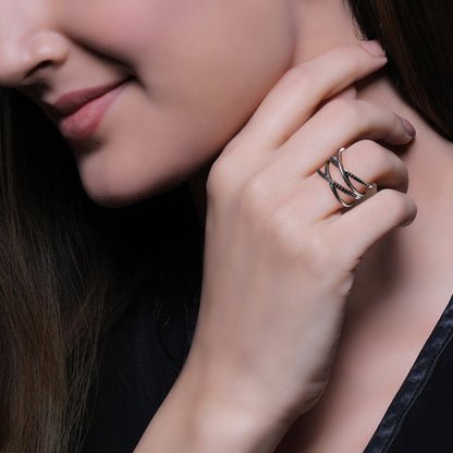 Kriti Sanon Silver Weave Black Zircon Ring